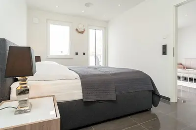 Ein Bett oder Betten in einem Zimmer der Unterkunft Strandvilla Augustusbad Meerverliebt