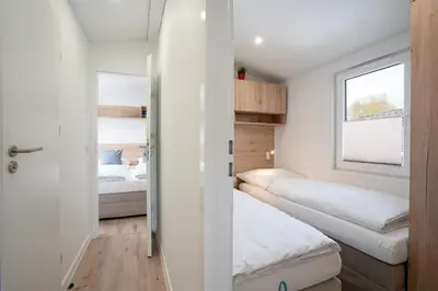 Ein Bett oder Betten in einem Zimmer der Unterkunft Ostseecamp Ferienhaus 