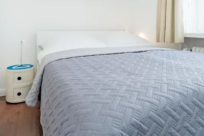Ein Bett oder Betten in einem Zimmer der Unterkunft Hang 13 Seeblick 17