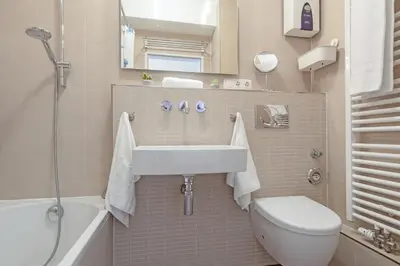 Ein Badezimmer in der Unterkunft Hang 13 Seeblick 17