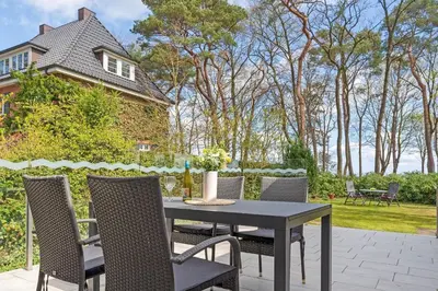 Ein Garten an der Unterkunft Haus Eva Mar am Meer Appartement 1