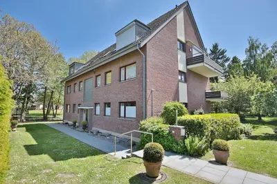 Ein Garten an der Unterkunft Im Brook 28 Appartement 2 Kleine Idylle