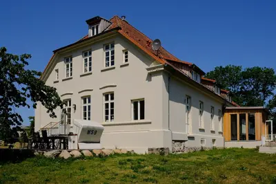 Das Gebäude in dem sich die Ferienwohnung befindet