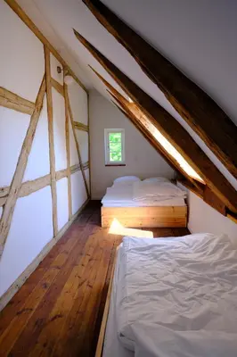 Ein Bett oder Betten in einem Zimmer der Unterkunft Gutshaus KVH FeWo Warnemünde