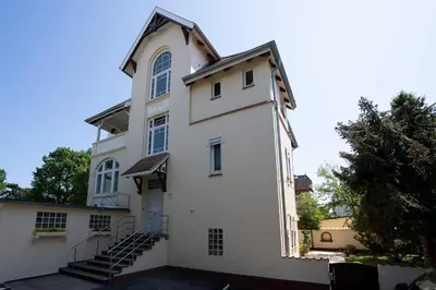 Das Gebäude in dem sich die Ferienwohnung befindet