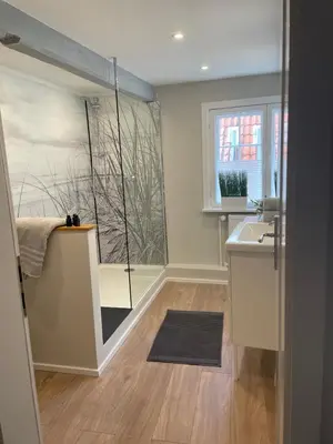 Ein Badezimmer in der Unterkunft Ferienwohnung Marzipan - im Herzen der Altstadt, historisches Gebäude mit modernem Ambiente, W-LAN