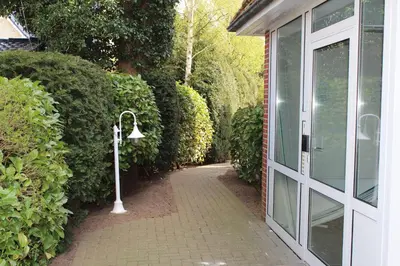 Ein Garten an der Unterkunft Ostseeglück