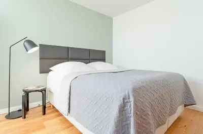 Ein Bett oder Betten in einem Zimmer der Unterkunft Helsinki