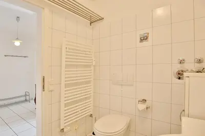 Ein Badezimmer in der Unterkunft Haus Strandstrasse 150 Appartement 11