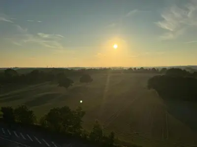 Blick auf den Sonnenuntergang/Sonnenaufgang von der Ferienwohnung aus oder aus der Nähe