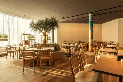 Ein Restaurant oder anderes Speiselokal in der Unterkunft IntercityHotel Lübeck
