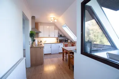 Küche/Küchenzeile in der Unterkunft Ferienwohnung am See mit Balkon & Seeblick nahe Lübeck & Ostsee