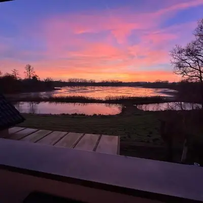 Ferienwohnung am See mit Balkon & Seeblick nahe Lübeck & Ostsee