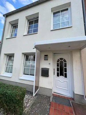 Eine Fassade oder ein Eingang zu Ein Haus für sich