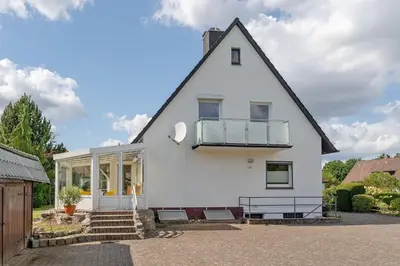 Das Gebäude in dem sich das Ferienhaus befindet
