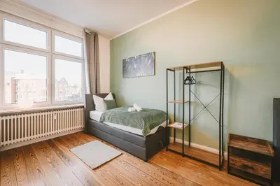 Ein Bett oder Betten in einem Zimmer der Unterkunft Sadebo Central Altbau Apartments Lübeck