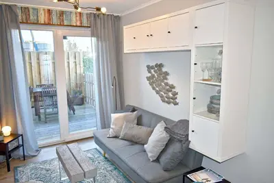 Ein Sitzbereich in der Unterkunft Lütt Hus an de See Ferienwohnung
