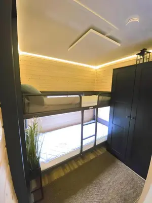 Ein Bett oder Betten in einem Zimmer der Unterkunft Hausboot AHOY Masal