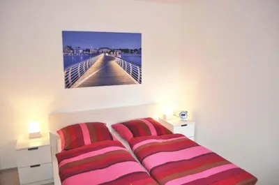 Ein Bett oder Betten in einem Zimmer der Unterkunft Haus am Strand Ferienwohnung Nr 01