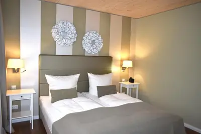 Ein Bett oder Betten in einem Zimmer der Unterkunft Villa Somersby Ferienwohnung Nr 02