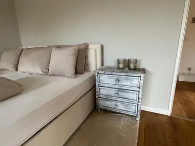 Ein Bett oder Betten in einem Zimmer der Unterkunft Lakefront Studio - Teil der HolidayEscapes Kollektion