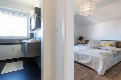 Ein Bett oder Betten in einem Zimmer der Unterkunft Ostseeparadies mit Garten, 3 Zimmer, strandnah