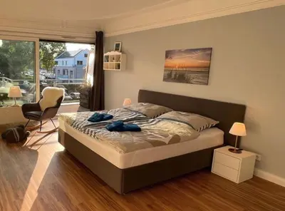 Ein Bett oder Betten in einem Zimmer der Unterkunft Ferienwohnung Strandallee, Scharbeutz, direkte Strandlage