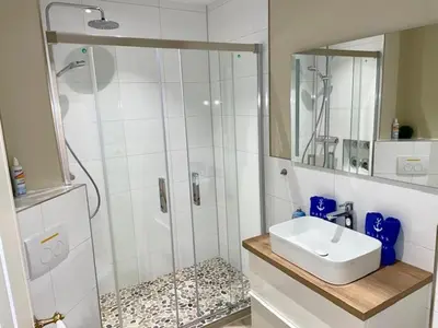 Ein Badezimmer in der Unterkunft Ferienwohnung Strandallee, Scharbeutz, direkte Strandlage