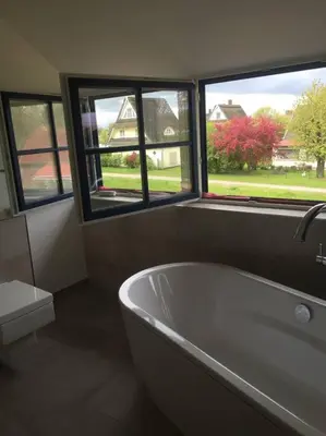 Ein Badezimmer in der Unterkunft Stilvolles Reetdachhaus Coastline an der Ostsee