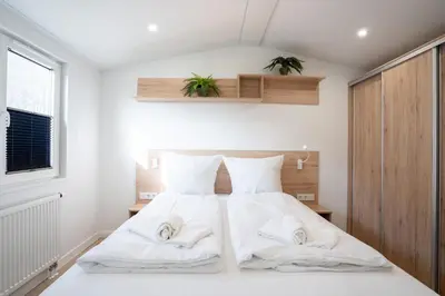 Ein Bett oder Betten in einem Zimmer der Unterkunft Ostseecamp Ferienhaus 