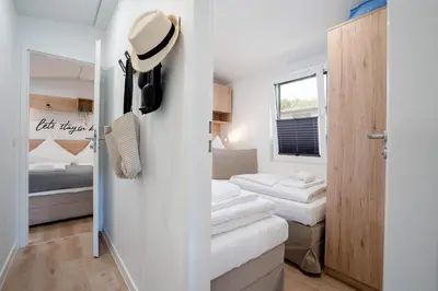 Ein Bett oder Betten in einem Zimmer der Unterkunft Ostseecamp Ferienhaus 
