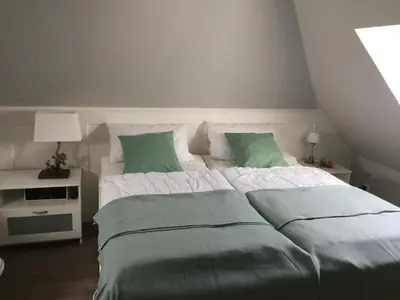 Ein Bett oder Betten in einem Zimmer der Unterkunft Fährenkieker