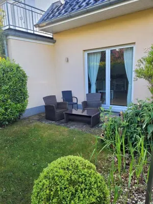 Ein Garten an der Unterkunft Küstenkoje Niendorf