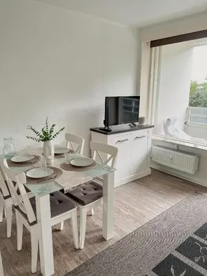 TV/Unterhaltungsangebot in der Unterkunft Strandnahe Wohnung mit Meerblick