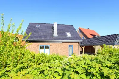 Das Gebäude in dem sich das Ferienhaus befindet