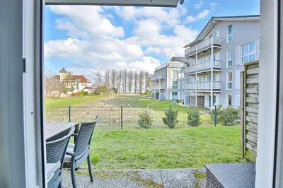 Ein Garten an der Unterkunft Haus Oceanfront, Appartement 9