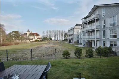 Ein Garten an der Unterkunft Haus Oceanfront, Appartement 9
