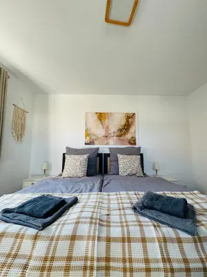Ein Bett oder Betten in einem Zimmer der Unterkunft Familientraum an der wunderschönen Ostsee in Scharbeutz - Strandnah, kostenloses Parken & Terasse!W2