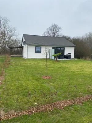 Ein Garten an der Unterkunft NEU! Modernes Ferienhaus Schwanbeck mit Whirlpool-Option