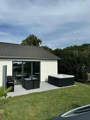 Das Gebäude in dem sich das Ferienhaus befindet