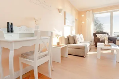 Ein Sitzbereich in der Unterkunft Ferienwohnung Meerblick und Golf