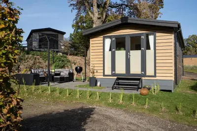 Das Gebäude in dem sich das Ferienhaus befindet