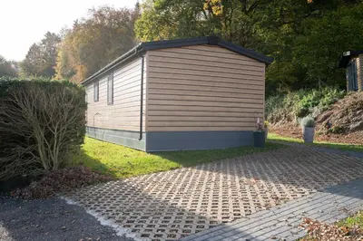 Das Gebäude in dem sich das Ferienhaus befindet