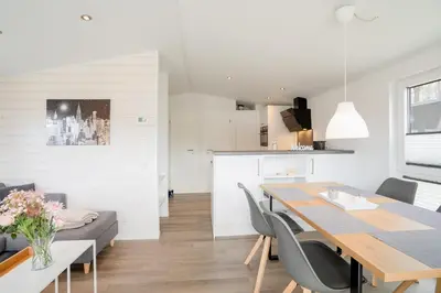 Ein Sitzbereich in der Unterkunft Ostseecamp Chalet Haffkrug No 59