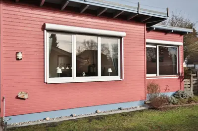 Das Gebäude in dem sich das Ferienhaus befindet