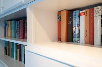 Die Bibliothek in der Ferienwohnung
