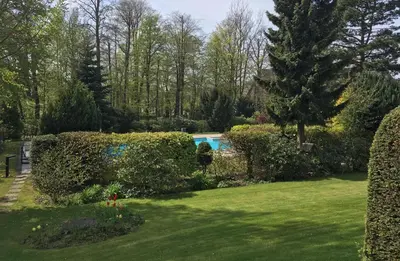 Ein Garten an der Unterkunft Riv 01 - Riviera - Aussenschwimmbad