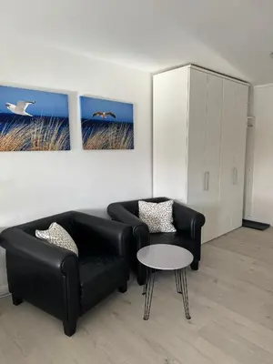 Ein Sitzbereich in der Unterkunft Riv 01 - Riviera - Aussenschwimmbad