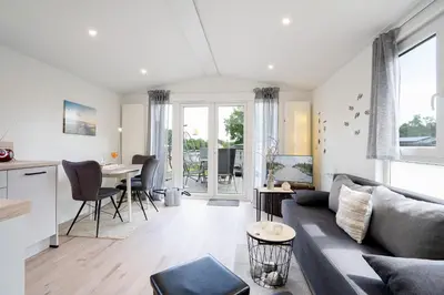Ein Sitzbereich in der Unterkunft Ostseecamp Ferienhaus 