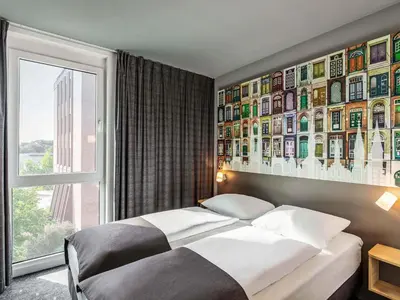 Ein Bett oder Betten in einem Zimmer der Unterkunft B&B Hotel Lübeck-Hbf